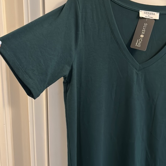 Zenana Short Sleeve V-neck tee NWT - Picture 5 of 7